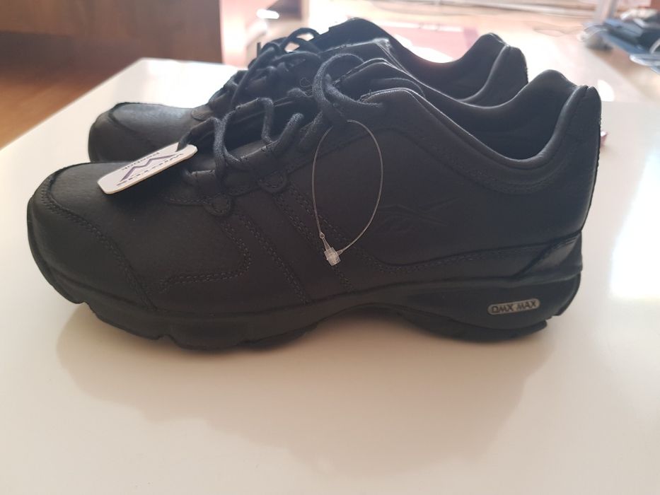 Reebok dmx noi cu etichetă