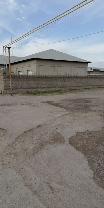 Продаётся кирпичный дом.