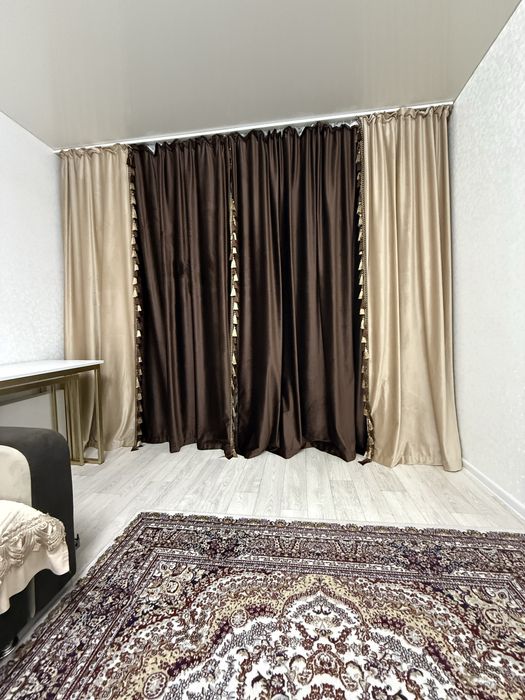 Диван и шторы в комплекте