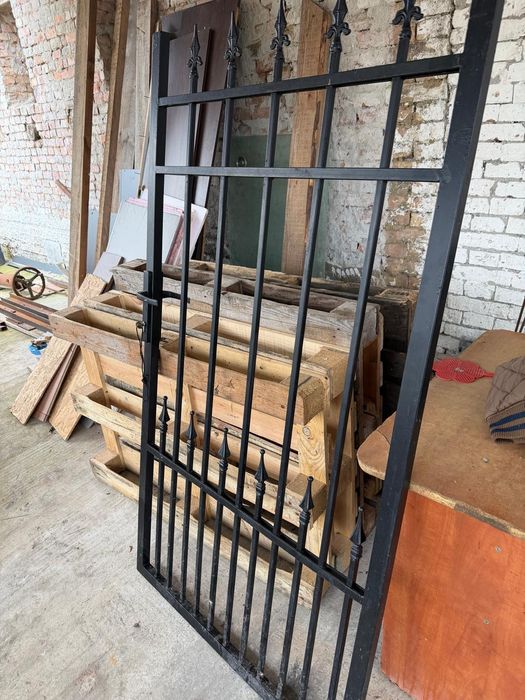 Vând poarta aproape noua