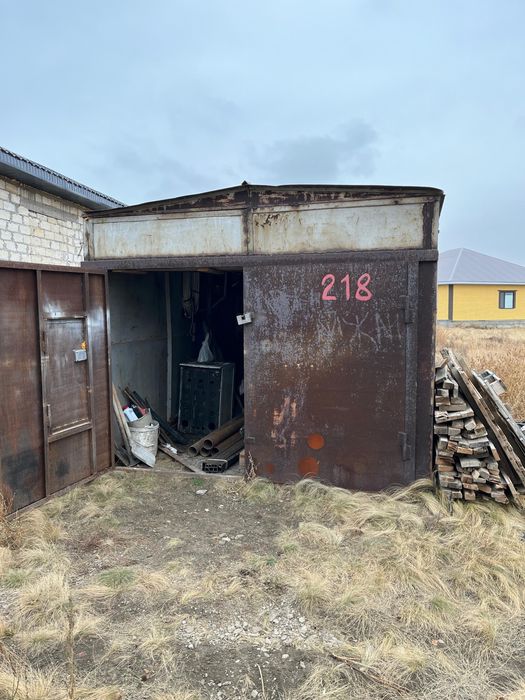 Продам земельный участок с гаражем.