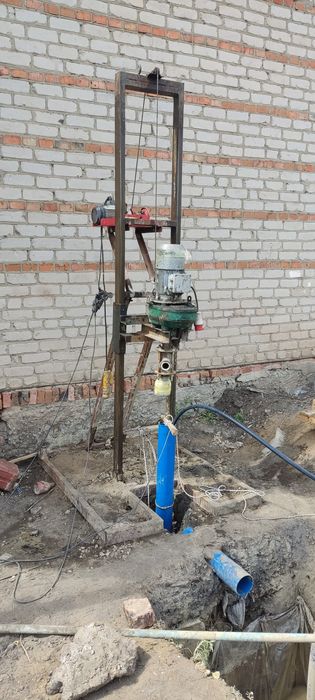 Продам малогабаритную буровую установку.