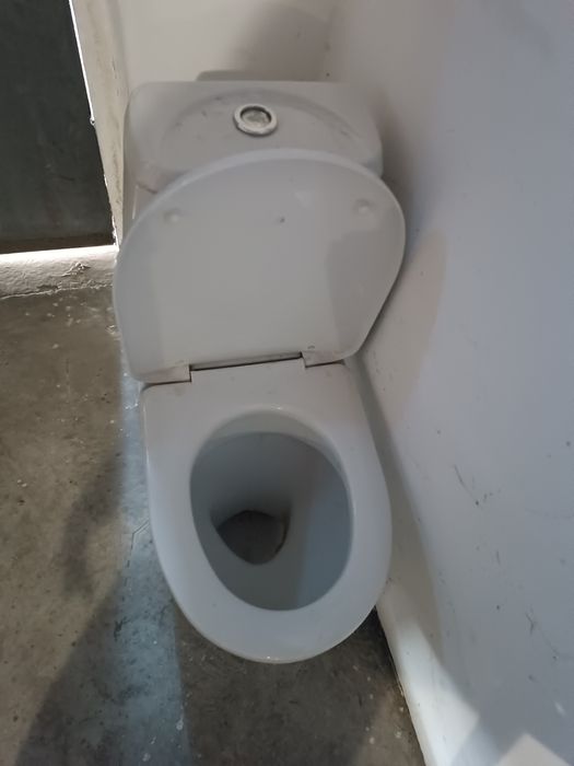 Продам унитаз в хорошем состоянии