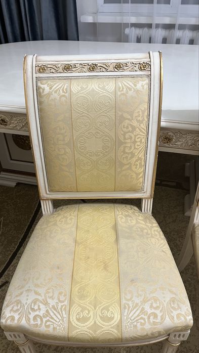 Стол с стульчиками