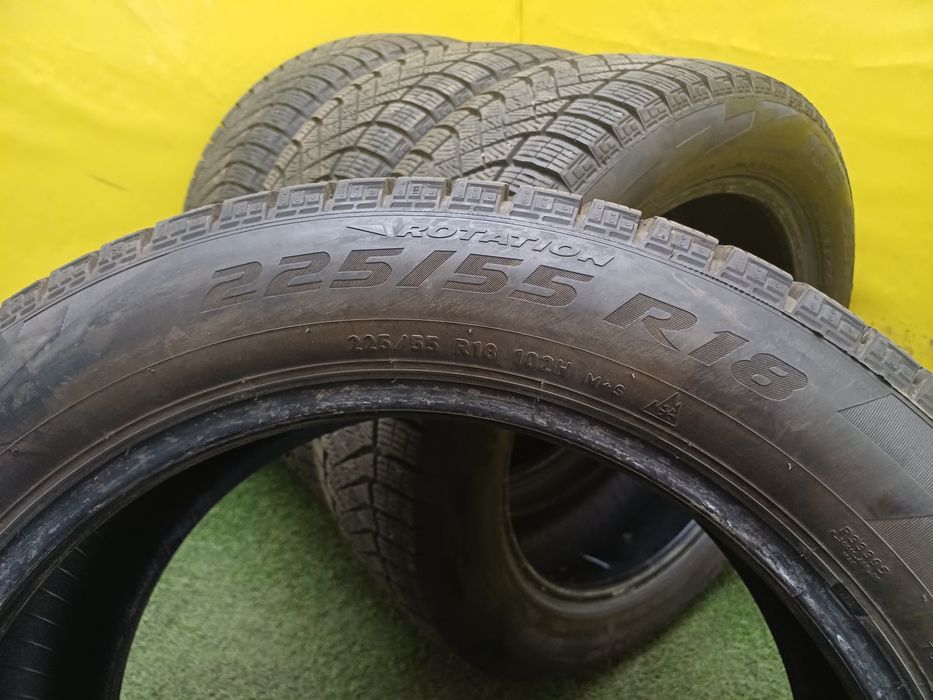 Шины 225/55 R18 Pirelli комплект.