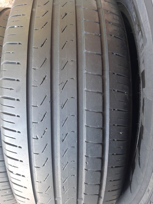 Продам шины 235/65/17 пирелли.