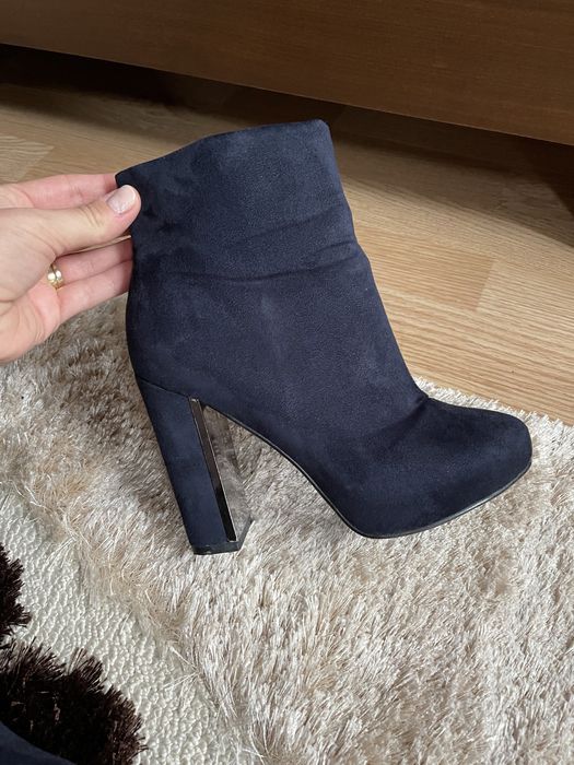 Botine bleumarin cu fermoar