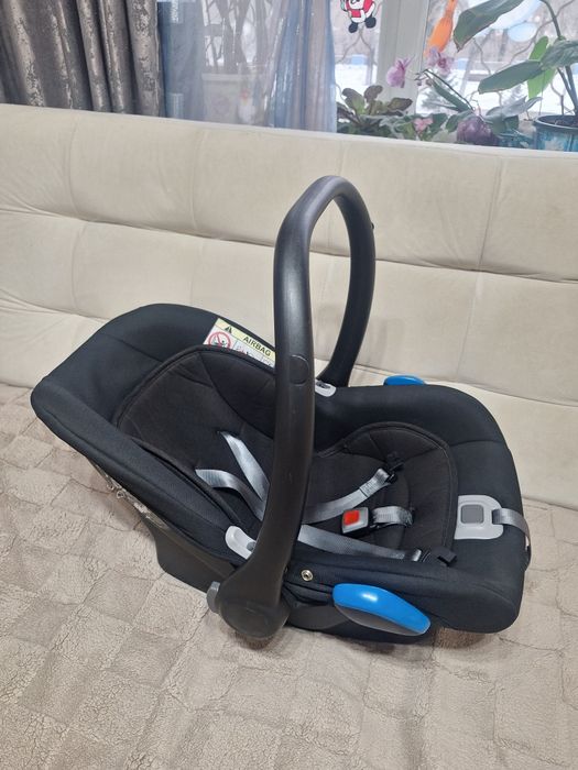 Продам автолюльку.