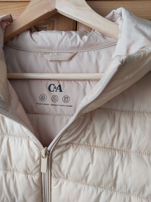 Geacă damă elegantă culoare bej.