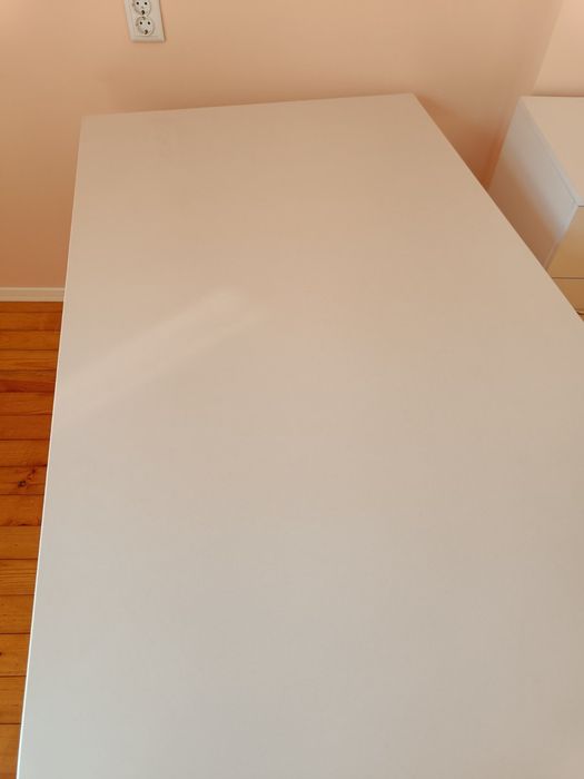 Трапезна маса от технически камък