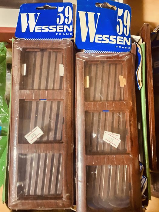 Продам лючки напольные Legrand