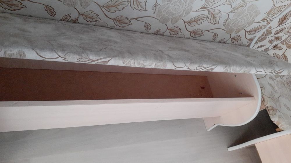 Отдам бесплатно угловой стул диван
