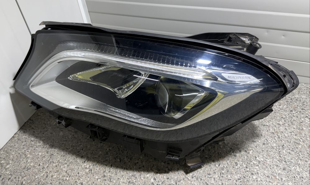 Far Mercedes GLA W156