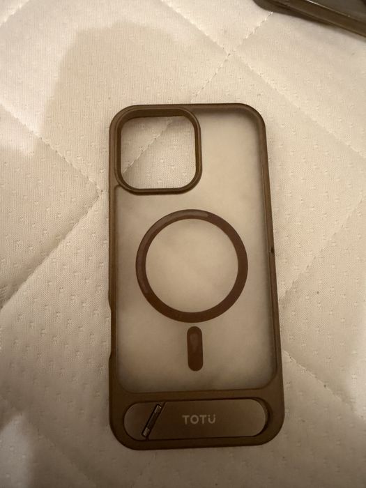 Чехол на iphone 16 pro max  magsafe с подставкой