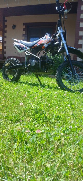 Vând cross kxd pro germany 125cc+echipament(chisme+costum potrivit pana la 13 ani)