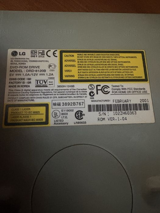 Инсталационни дискети 3.5” Turbo Pascal 9 бр + флопи + още 17 бр дискети и двд четец