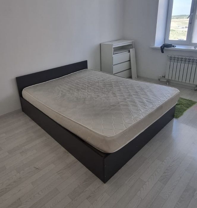Продам двуспальную кровать