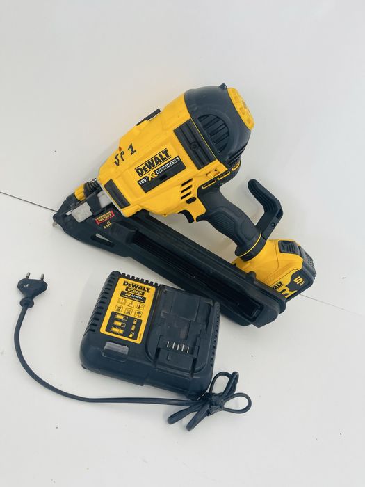 Dewalt DCN 693 pistol batut cuie