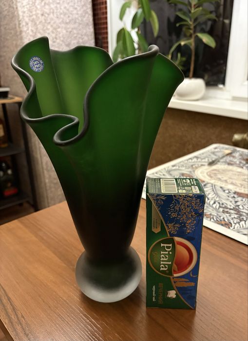 Продам вазу винтаж хрустальное стекло