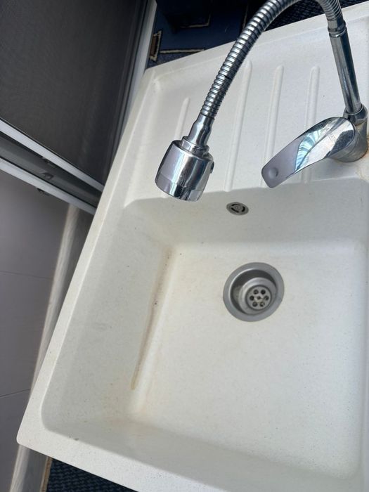 Раковина со смесителем