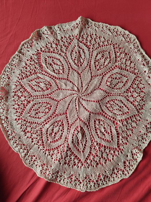 Плетени на една кука кувертюри на спалня,покривки за кръгла маса.