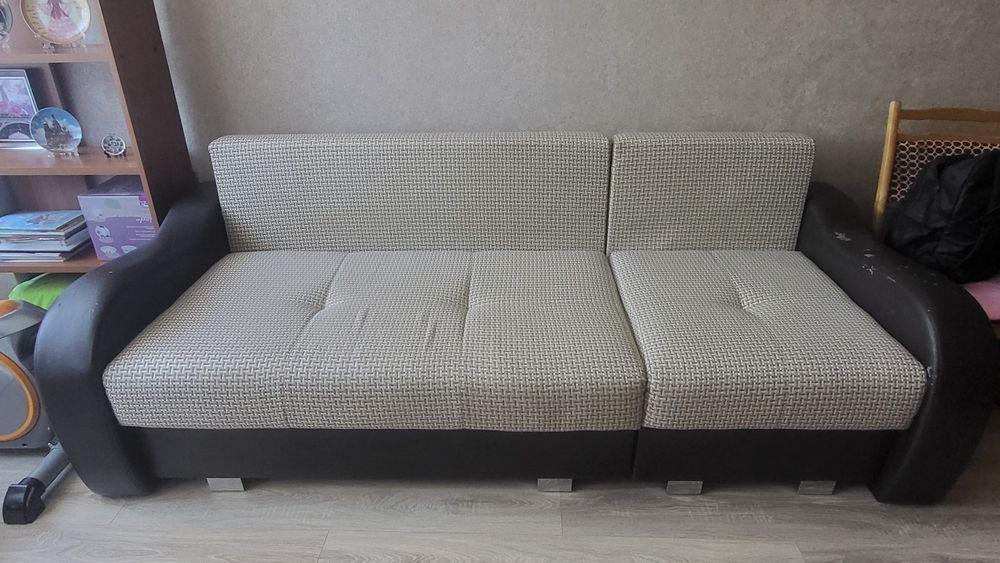 Продам диван коричневый