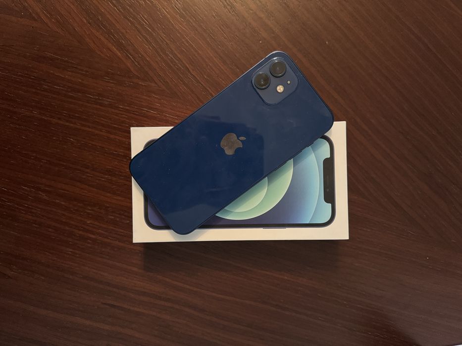 Айфон 12 синий..