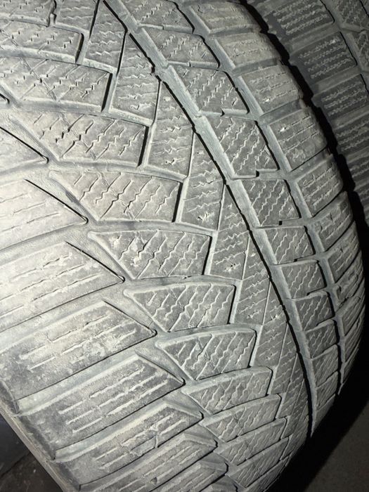 Зимни гуми  Континентал 245/45/18-- 3 броя