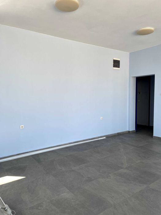 Дава се под наем Офис в Пловдив, Коматевски възел - 45 кв.м за 612 € - Снимка #4