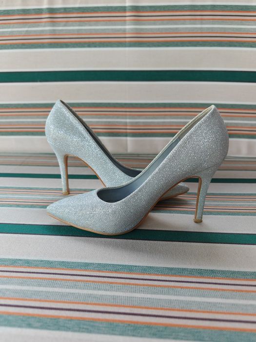 Pantofi cu toc purtati o singura data