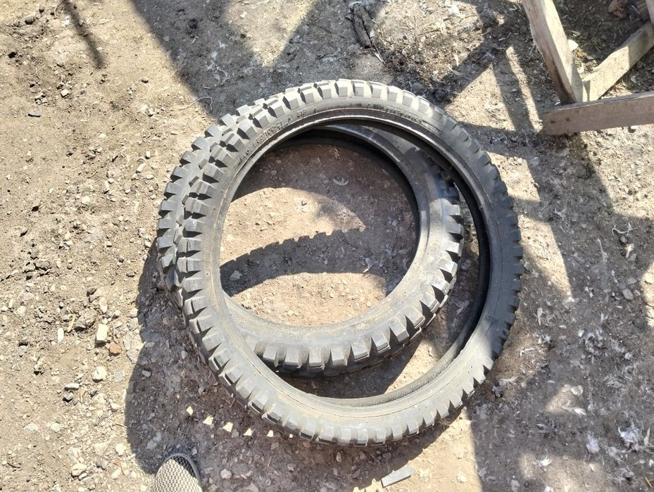 Продам шины на мотоцикл для кросса.