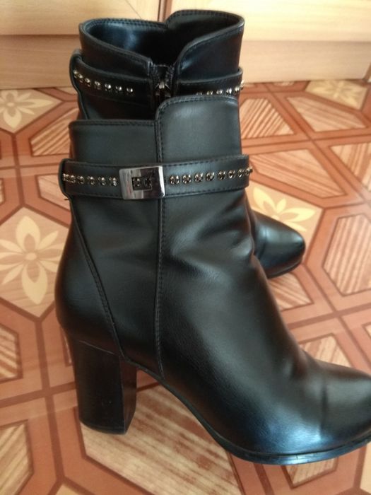 Продаю осенние сапожки