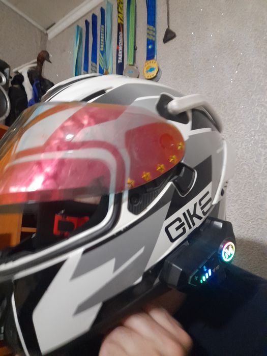 Есть шлем GIKE с гарнитурой.