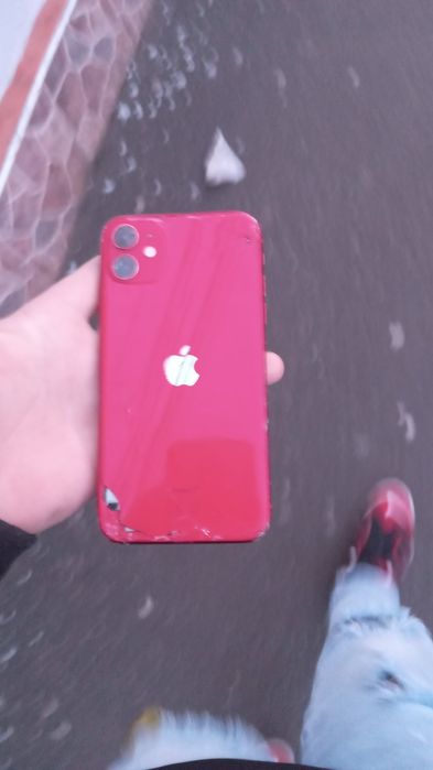 Vând iphone 11 pentru piese