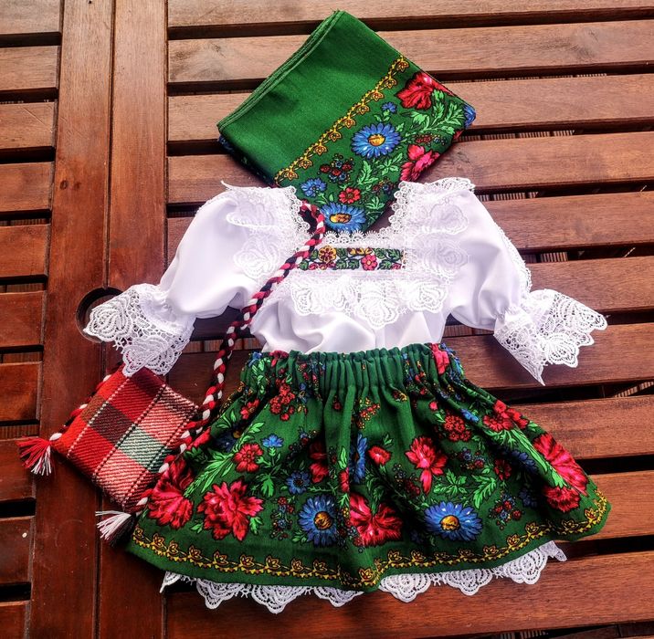Costum popular pentru fetite de Maramures complet