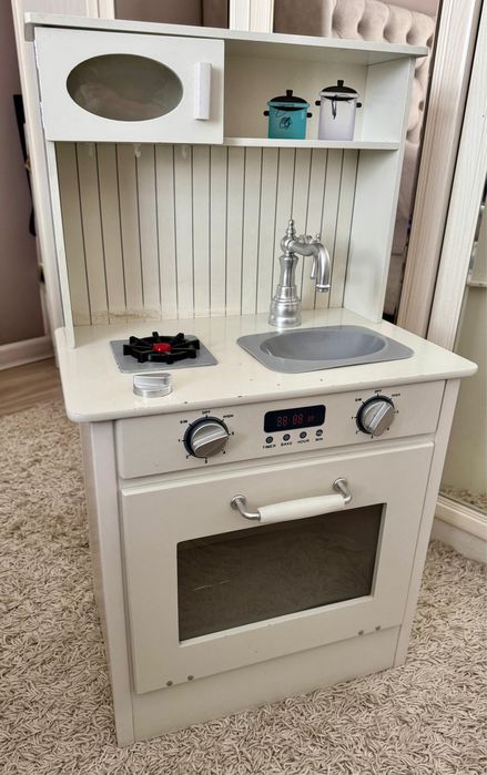 Продам детскаю кухню