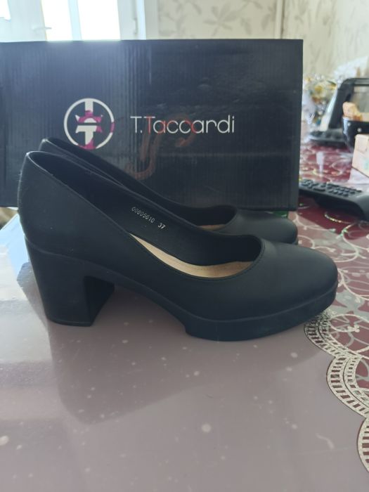 Продаю туфли на каблуке