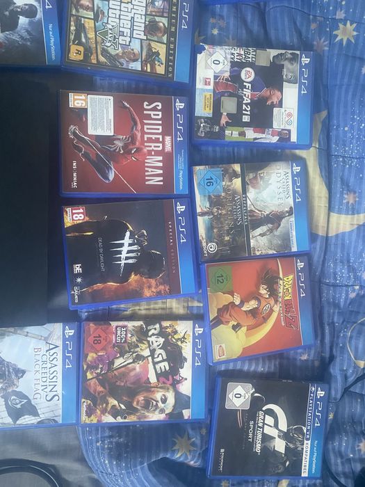 Vand ps4 pro 2400 ron negociabil