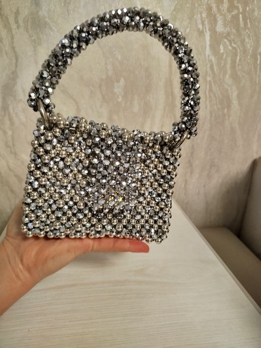 Сумочка из бусин очень блестит