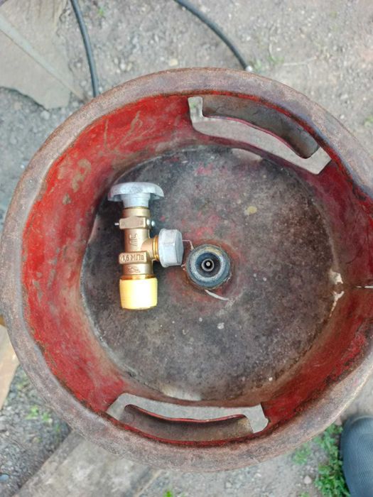Газовый баллон  - установка вентиля