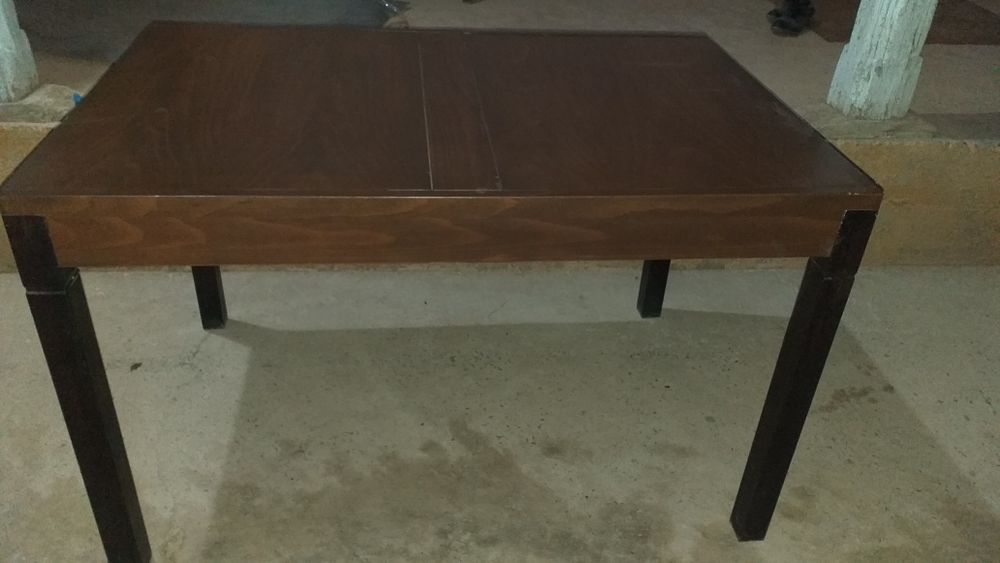 Стол  срочно. Собирается. (раскладной)