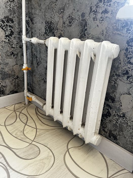 Продаётся чугунный батарей