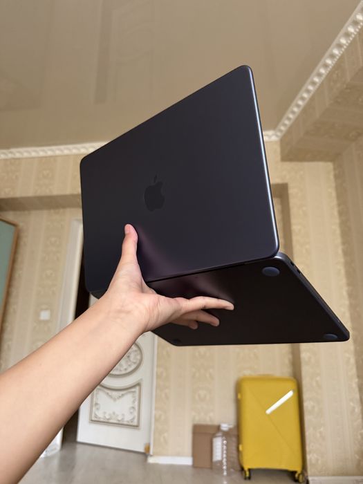 Продам macbook A18pro