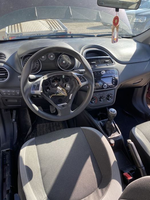 Dezmembrez piese Fiat Grande Punto 2011