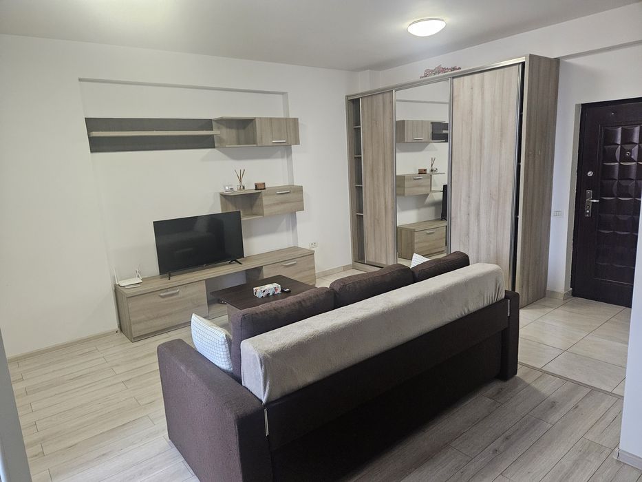 Inchiriez Studio 42 mp decomandat