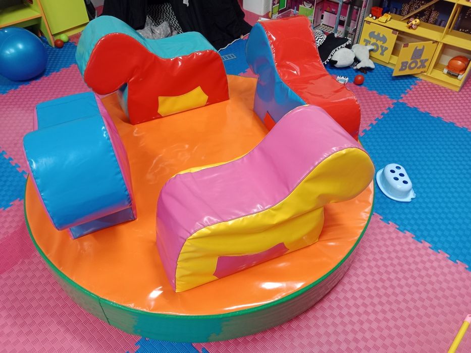 Продам детскую игравую карусель