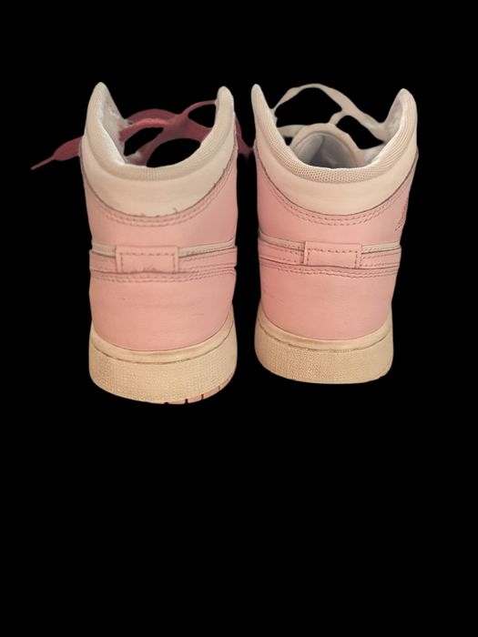 Vând Air Jordan 1 Mid GS „Pink Foam / Fire Red” – Mărimea 36 (US 4Y) – Stare Bună