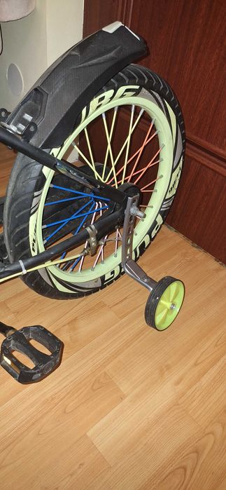 Bicicleta copii ca noua cu roti ajutatoare action one