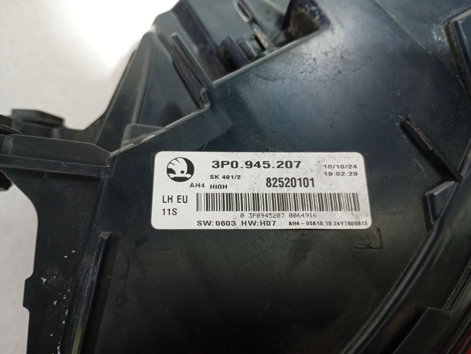 Stop pe aripa stânga Skoda superb 4 cod 3P0945207
