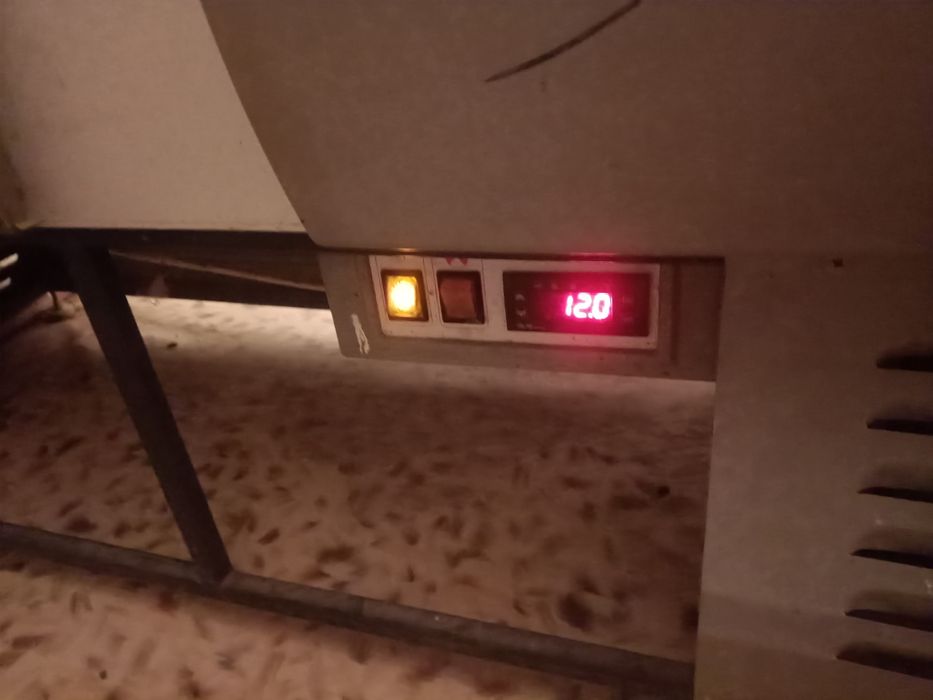 Продам холодильник 1.8 м